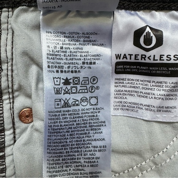 REVOLVE Levi's Wedgie Icon Fit Jeans in Bite My Dust Wash Grey Denim - Size 25 - Picture 8 of 16